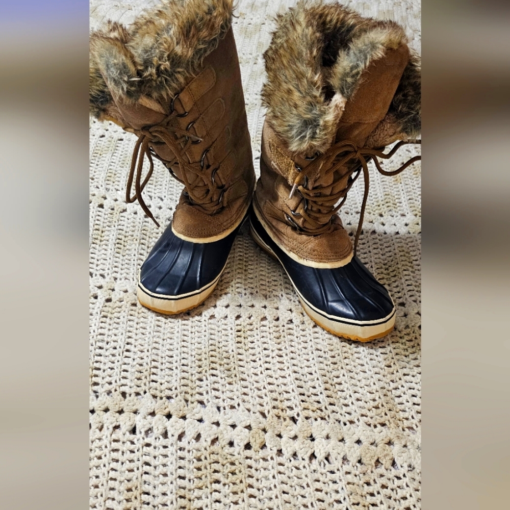 Snow boots